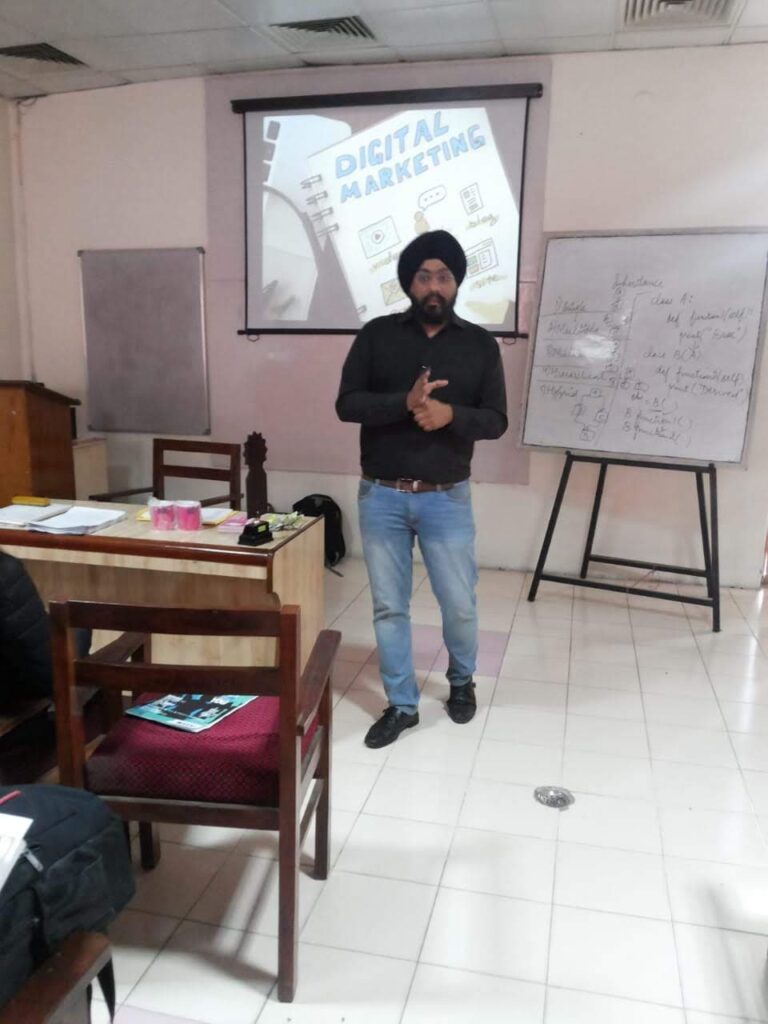 Simranjit Singh Monga taking lecture of Digital Marketing