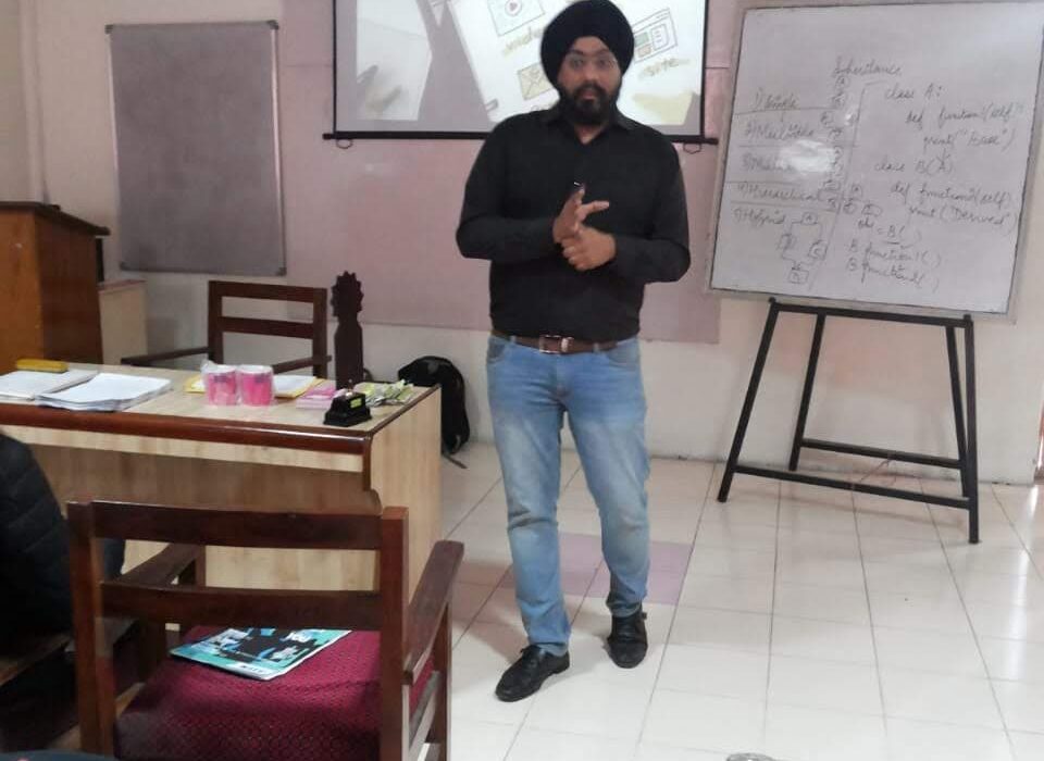 Simranjit Singh Monga taking lecture of Digital Marketing